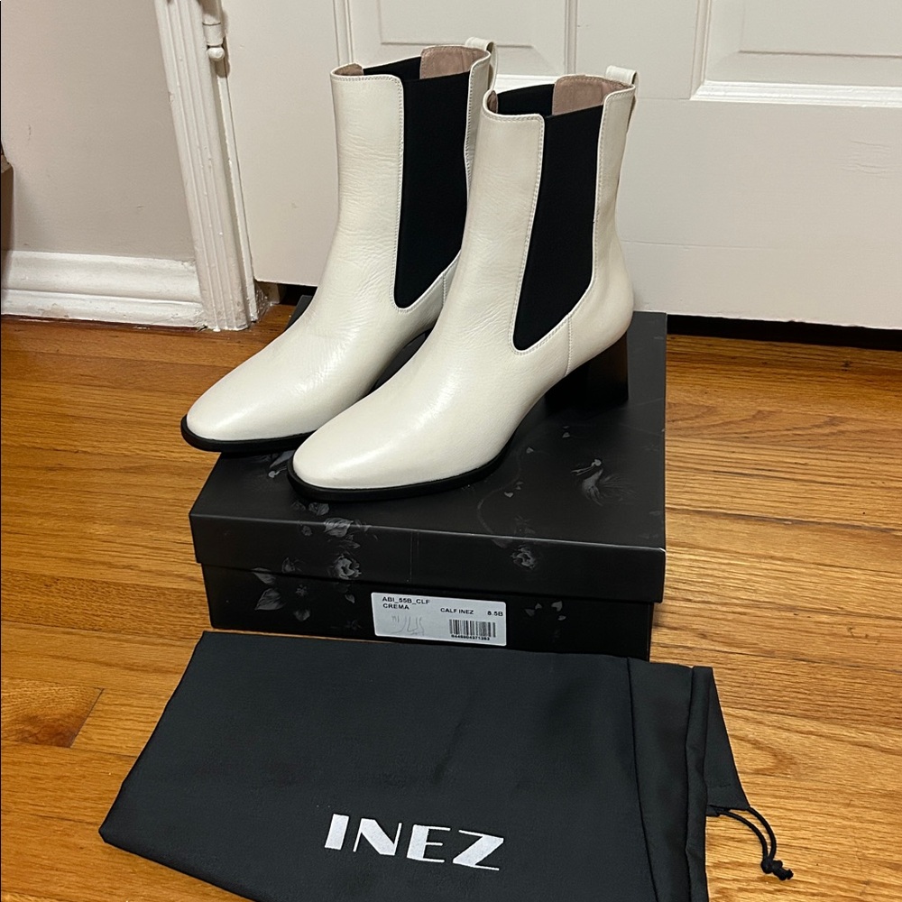 Elegant Winter White Inez Andrea Ankle Boots - new in box with dust bag